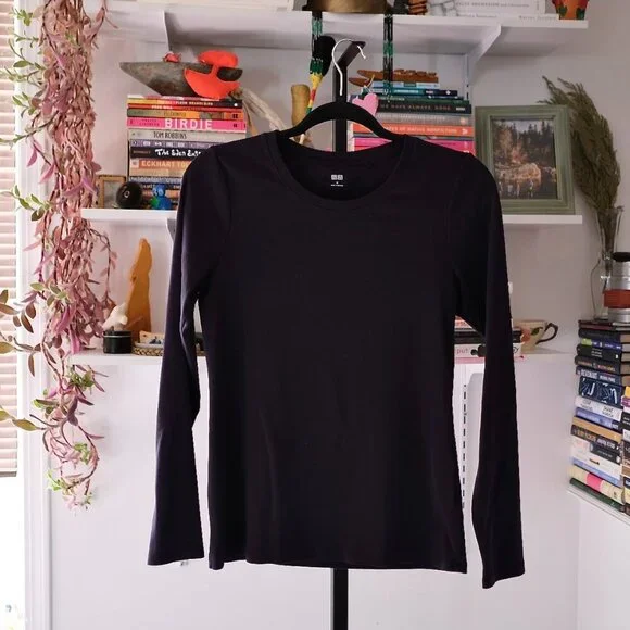 UNIQLO | basic tee - longsleeve - Picture 2 of 5